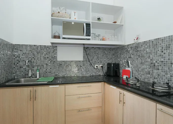Whitehouse 2 Bedroom * スミニャック