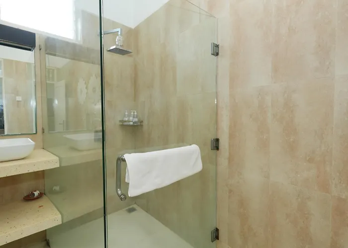 Whitehouse 2 Bedroom